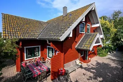 Image de Family vacation in a cozy Swedish house with a spacious garden near the beach