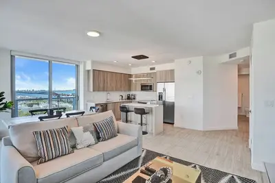 Image de Luxury 2br In Design District with Pool+Parking+Gym @ Quadro Condominiums