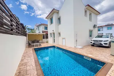 Image de Villa Ioli: 3br Retreat ~ Mins to Beach ~ Pool