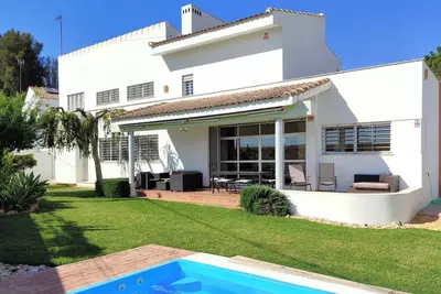 Image de Sevilla de Lujo, live the city with views of the countryside and the sunset.