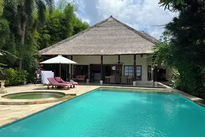 Image de Villa Nirwana en bord de mer – Piscine privée, jacuzzi & coucher de soleil