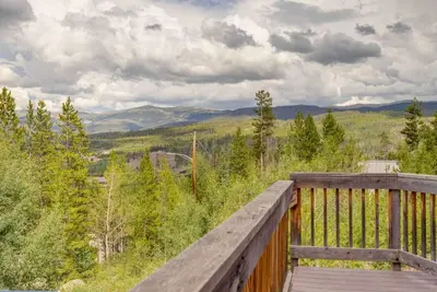 Image de Elk Run half Duplex with views!