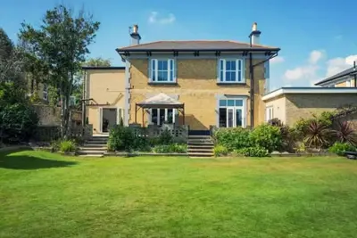 Sandown Bay | Modern Spacious Home