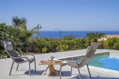 Image de Enotria Villa - Villa Tramonto sullo Stromboli - Con piscina privata