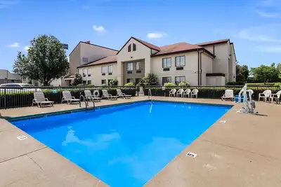 Image de Affordable Family-Friendly Room Near Urban Air Adventure Park | Seasonal Pool