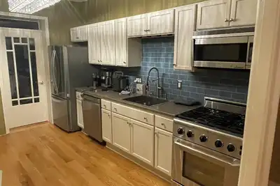 Image de 2 floor townhouse w patio & yard, luxury amenities