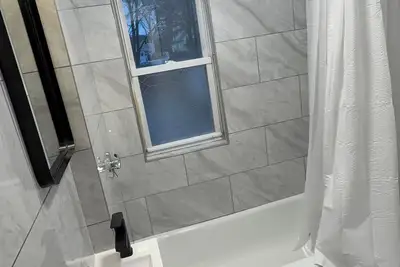 Image de Family‑Friendly 3br Apt w/ Parking Near Yale, Quinnipiac & Southern & Hospitals