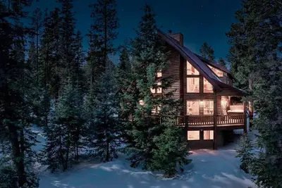 Image de Elite Mountain Retreat-Hot Tub, Sauna, Game Lounge