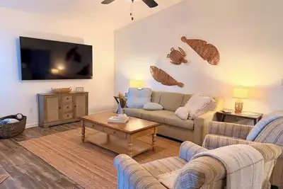 Image de New 2026 • Avalon Gated Community • Parking • Pool • Close to Beach • Fast Wifi