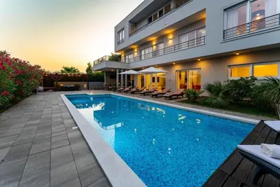 Image de Villa Chillax in Medulin for 10 people with 47 m2 private pool, jacuzzi & sea view - only 400 meters from beach