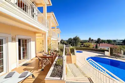 Image de Balaia Poolside House with Sea View by BeCherish