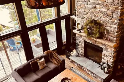 Image de 3br Waterside Cottage w/King Beds & Fireplace