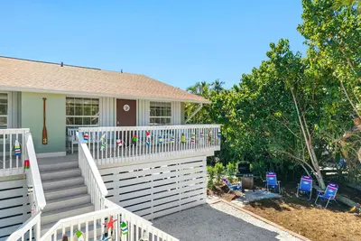 Image de Pearl - Breezy 2-bed Captiva cottage duplex, 200 steps to beach!