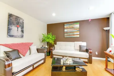 Image de 8 Mi to Detroit Zoo: Family Home w/ Game Room