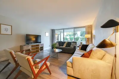 Image de Community Perks! Walkable Old Town Condo w/ Patio