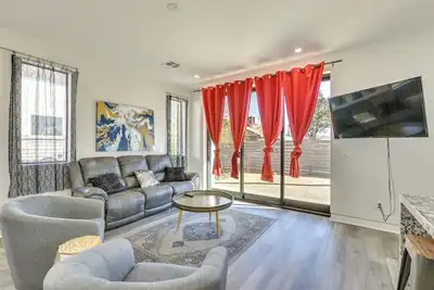 Image de 2 Mi to Dtwn Phoenix: Sleek Apt w/ Fenced Yard!