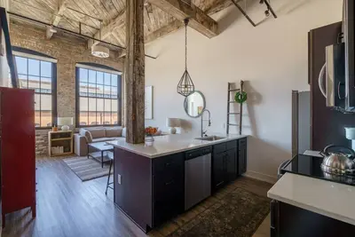 Image de Elegant Short North Factory Loft