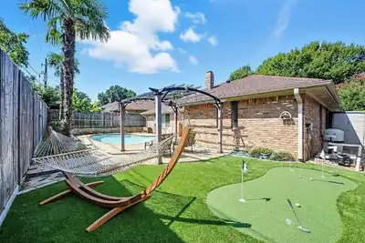 Image de Charming 5-bedroom Pool House with Ac/Heater in Arlington