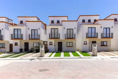 Image de 3br Home w/Terrace & View nr Vdg