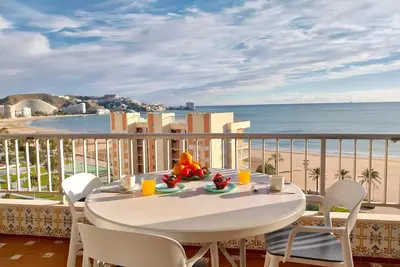 Image de Front Line Beach Apartment - Mediterranean Views