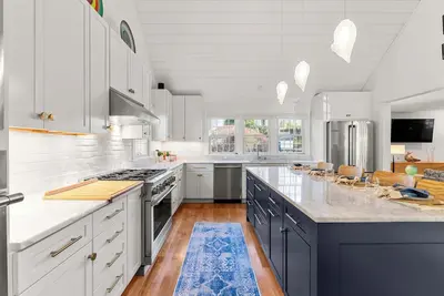 Image de Heated Plunge Pool, Theater Room, Backyard Fun!