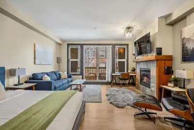 Image de Fern & Fire | Ski-In/Out | Balcony | Hot Pools