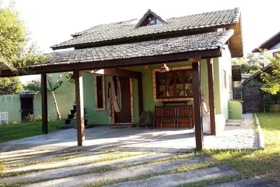 Image de Located 300 meters from the beach, the house faces east and is surrounded by grass.