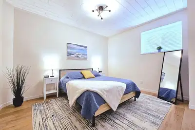 Image de Spacious modern suite above Dale Meadows