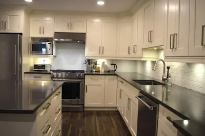 Image de 2 bedroom with Large Kitchen and Beautiful Patio