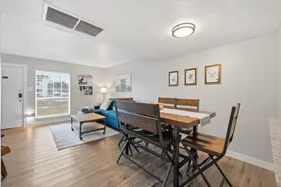 Image de Family, Business & Game-Day Getaway • Close to Arlington Attractions • Sleeps 8