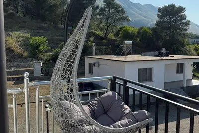 Image de Wake Up to Lake Views – Cozy Comfort at Era e Liqenit”