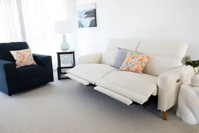 Image de 4/45 Beech Street - Your newly refreshed beach retreat