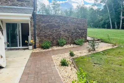 Image de Cozy 2-bedroom Walkout Unit in welcoming Statham