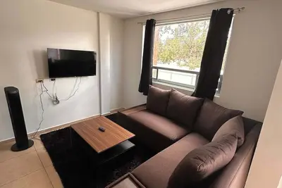 Image de A Modern & Cozy Apartment in a Great Location. Perfect Stay for Work or Leisure.