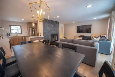 Image de Modern Retreat at Mt Snow – Fully Renovated 3br/2. 5ba Condo - 0. 8 mi to Mt Snow