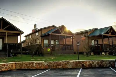 Image de Rustic Lake Cabin #303 with Pool and Lake Access