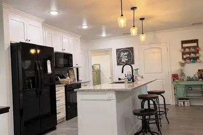 Image de Charming 3-bedroom house close to lake in cozy Flint neighborhood.