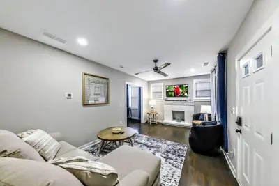 Image de Completely Renovated/Clean/Modern Charming (441)