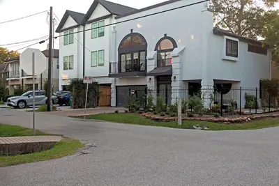Image de The Moses Malone House, Near Washington Ave!