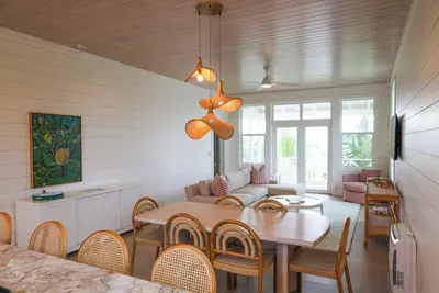 Image de A serene 2-bedroom retreat where laid-back island luxury meets tranquil beauty