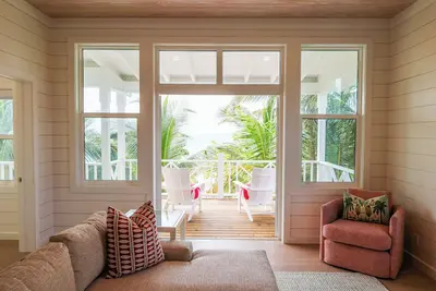 Image de A serene 2-bedroom retreat where laid-back island luxury meets tranquil beauty