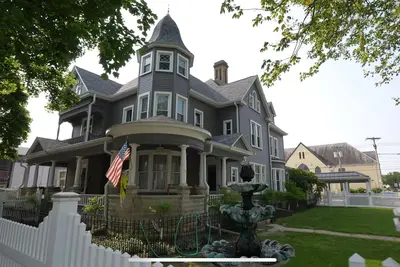 Image de 2-bedroom Victorian duplex in peaceful downtown Bluffton