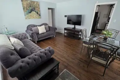 Image de Cozy 2-bedroom house in surrounding Metropolitan area just minutes from Dtw