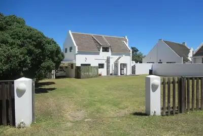 Image de Sea Breeze Cottage - Modern and Relaxing