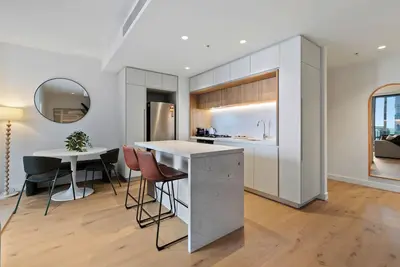 Image de Luxe 1br + Study Balcony Pool Gym Sauna Steam