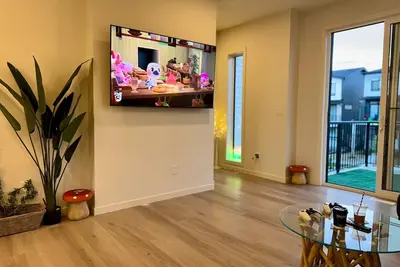 Image de 3 storey, 3 bedroom 2. 5 bath, perfect for families