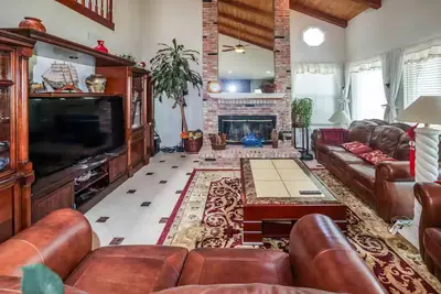 Image de 3br/3ba Large Home/Gated Large yard/New Renovated