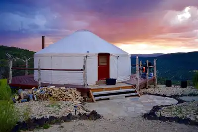 Image de Rustic Yurt Rental with Incredible Views near Zion National Park, Utah