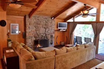 Image de Creekside Cabin Surrounded by Woodlands in Idyllwild, California