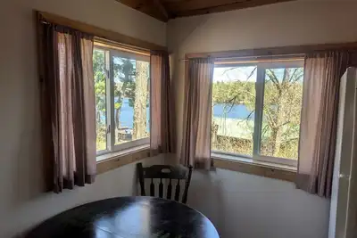 Image de Secluded Lakeside Log Cabin Ideal for Couples Getaway' in Hayward, Wisconsin